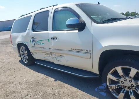 2008 Chevrolet Suburban 1500 Ltz из США, поврежденный, VIN 1GNFC16088R230155